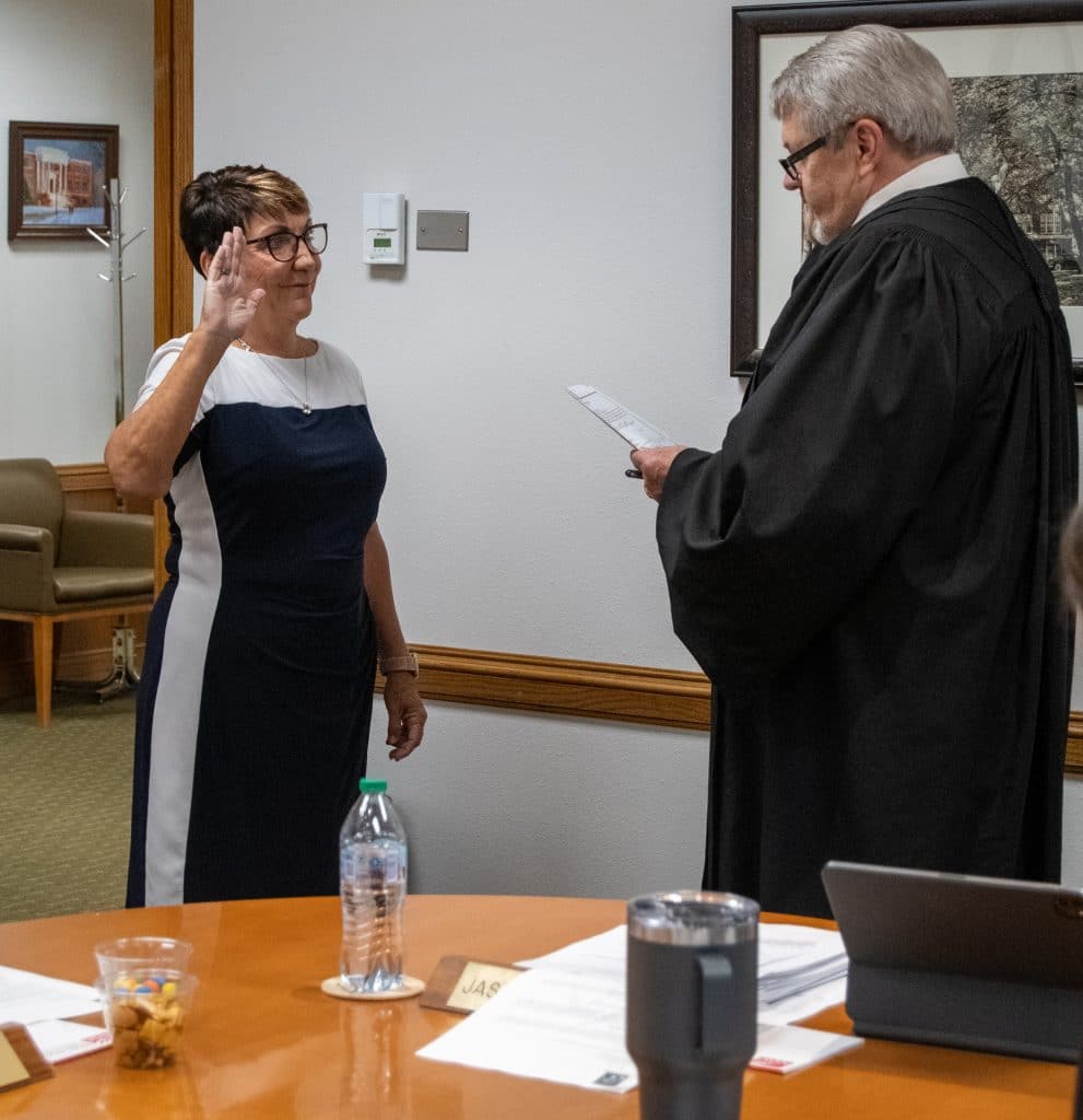 Sandy Linton was sworn in Wednesday as the newest member of the NOC Board of Regents by the Hon. Judge Lee Turner. (photo by Shiloh Martin/Northern Oklahoma College)